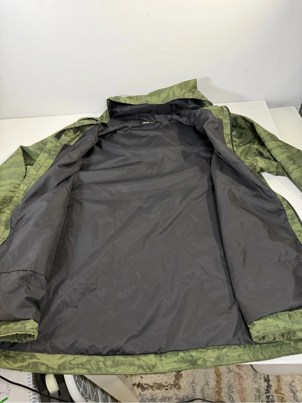 The North Face XL Men’s Tiger Camo Green Dry Vent Hooded Windbreaker Jacket S17
